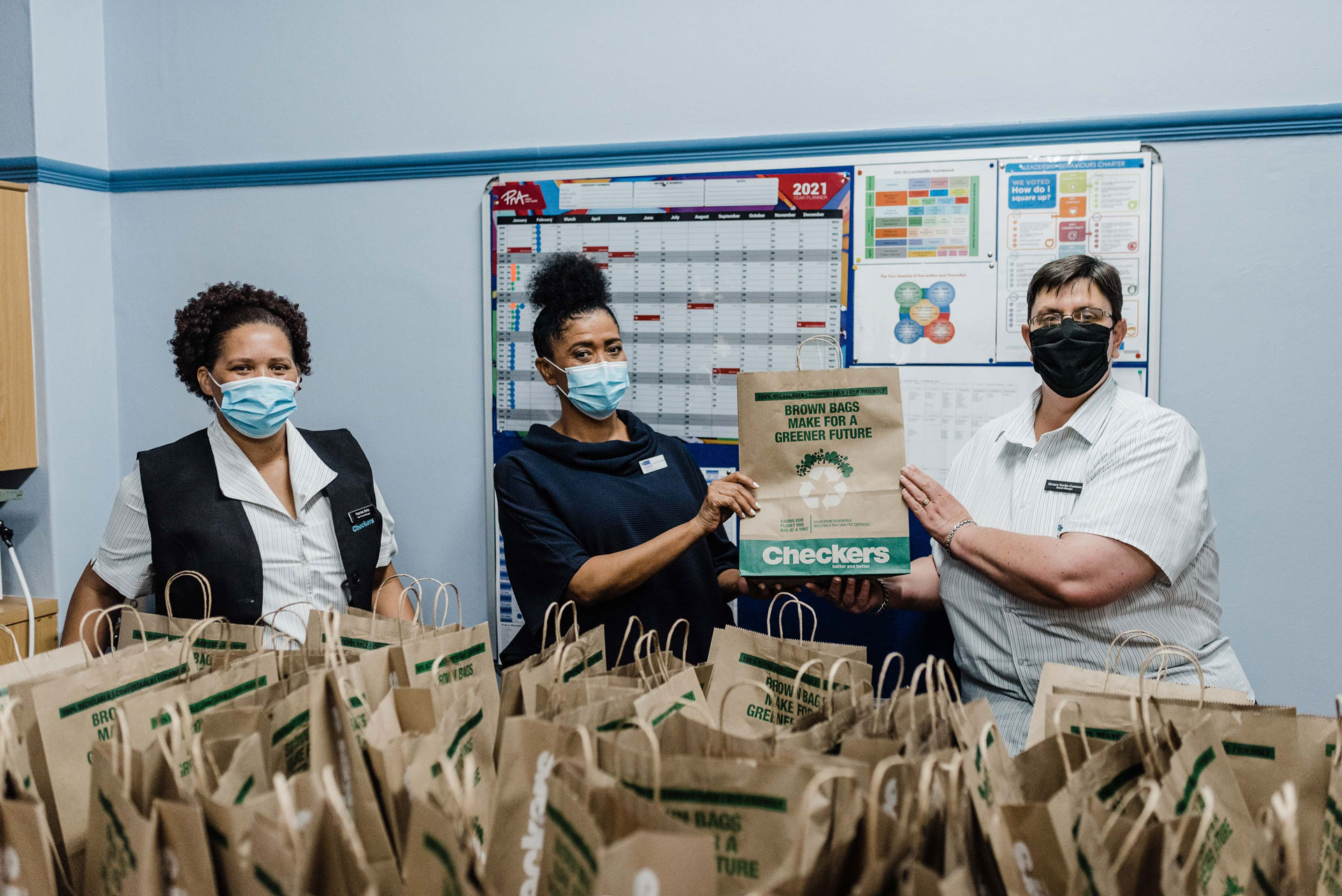 COVID-19 care packages to Oudtshoorn Hospital | Shoprite Holdings